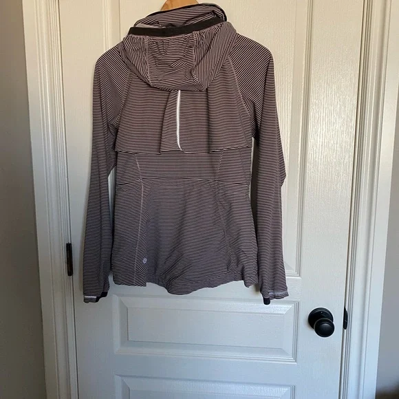 Lululemon spring jacket 6 - Picture 2 of 4